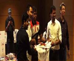 বিপদগ্রস্তদের পাশে দাঁড়াতে অর্থ সংগ্রহ, নিলামে উঠল সচিনের ব্যাট সহ ক্রীড়াব্যক্তিত্বদের নানা সরঞ্জাম