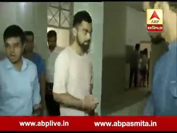 વિરાટ અનુષ્કાના બદલે કોની સાથે આવ્યો મતદાન કરવા માટે? જુઓ વીડિયો