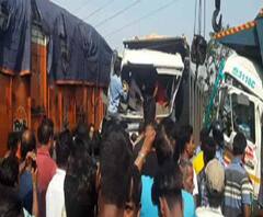 দুর্গাপুরে পরপর তিনটি গাড়ির সংঘর্ষ, আহত ৩ চালক