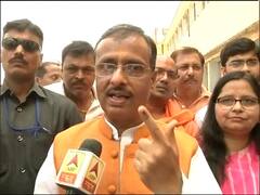 Dinesh Sharma casts vote, says to voters 'Mazboot Sarkar Dijiye'
