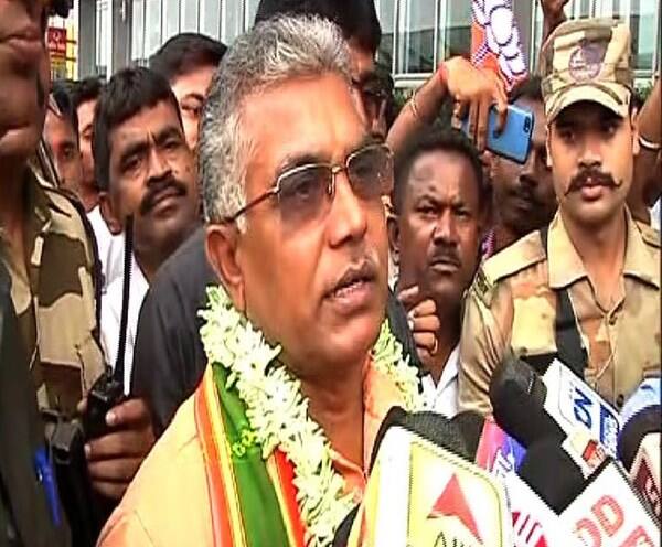 Lok Sabha Election 2019 - Dilip Ghosh warns TMC over murder of a youth in Nadia খুনখারাপির রাজনীতি বন্ধ হোক, আমরা পাল্টা শুরু করলে কেউ সামলাতে পারবে না, নদিয়ায় নিহত সন্তু ঘোষকে নিয়ে প্রতিক্রিয়া দিলীপ ঘোষের