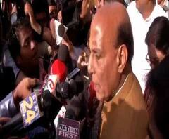 ভোট দিয়ে বেরিয়ে সাংবাদিকদের মুখোমুখি রাজনাথ সিংহ