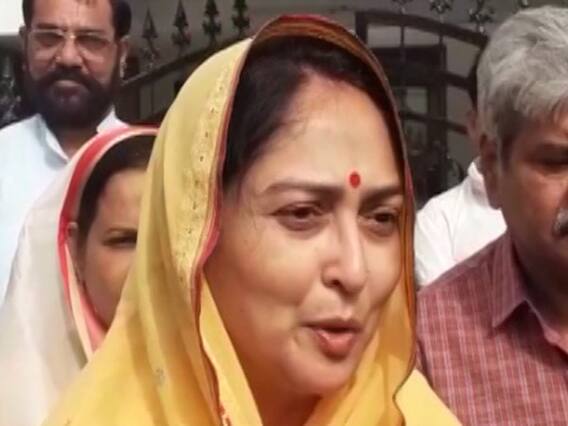Digvijaya Singh's wife Amrita Singh appeal voters to vote for peace 