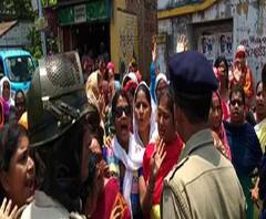 ১৫ লক্ষ টাকা না দিলে প্রচার করতে দেব না, বজবজে বিজেপি প্রার্থীর মিছিল আটকে, রাস্তা কেটে বিক্ষোভ স্থানীয়দের