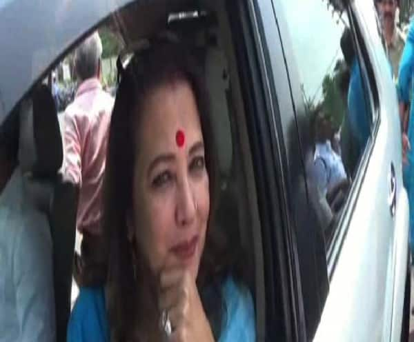 Lok Sabha Election 2019: Kaar Dokhole Delhi: Moonmoon Sen hopeful of her win আসানসোলে এখনও পিছিয়ে মুনমুন সেন, যদিও আশাবাদী, জিতবেন