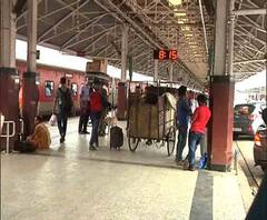 ঘূর্ণিঝড় ফণী-র আগাম সতর্কতায় আজ ও আগামীকাল মিলিয়ে ওড়িশাগামী শতাধিক ট্রেন বাতিল, পুরী থেকে পর্যটকদের ফেরাতে বিশেষ ট্রেন