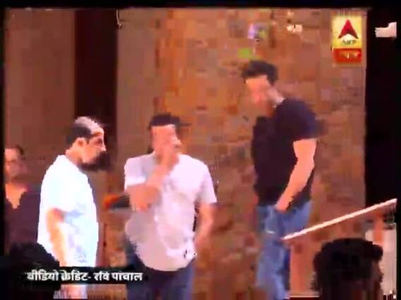 अजय देवगन के पिता का निधन, सांत्वना देने पहुंचे संजय, शाहरुख समेत कई बड़े सितारे