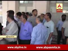 સુરેન્દ્રનગરઃ કસ્ટૉડિયલ ડેથ મામલે પરિવારજનોએ કલેક્ટરને આવેદનપત્ર આપી જ્યૂડિશિયલી તપાસની માંગ કરી, જુઓ વીડિયો