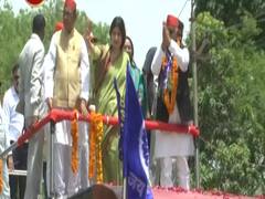 चुनाव प्रचार के आखिरी दिन डिंपल यादव और जया बच्चन ने प्रयागराज में किया रोड शो, देखिए 