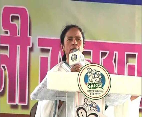 কেন্দ্রীয় নিরাপত্তার আড়ালে টাকা বিলি করছেন বিজেপি নেতারা, অশোকনগরের সভা থেকে ভারতী ঘোষকে নিশানা মমতা বন্দ্যোপাধ্যায়ের