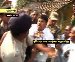 নৈহাটিতে অর্জুন সিংহকে গো ব্য়াক স্লোগান, মোহনপুরে রাজ্য পুলিশের সঙ্গে হাতাহাতি ব্যারাকপুরের বিজেপি প্রার্থীর