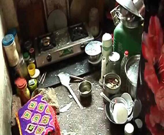 ভোটের আগের দিন হালিশহরে অর্জুন সিংহ-পুলিশ বচসা, নীরব দর্শক বাহিনী