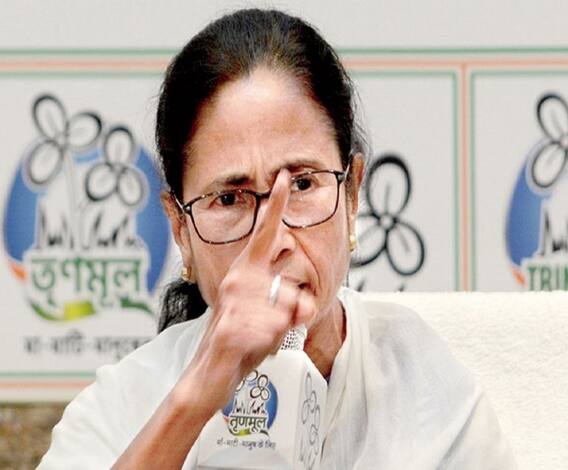 পক্ষপাতের অভিযোগে সরাসরি মুখ্য নির্বাচন কমিশনার সুনীল অরোরাকে চিঠি মমতার