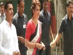 दिल्ली: पति रॉबर्ट वाड्रा के साथ वोट डालने पहुंची प्रियंका गांधी