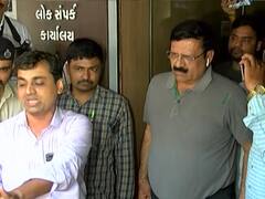 સુરતમાં MLA પ્રવિણ ઘોઘારીનો સ્થાનિકોએ થાળી, વાટકા લઇને કર્યો વિરોધ, જુઓ વીડિયો 