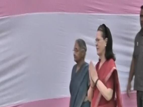 Sonia Gandhi reaches to cast her vote along with Sheila Dikshit