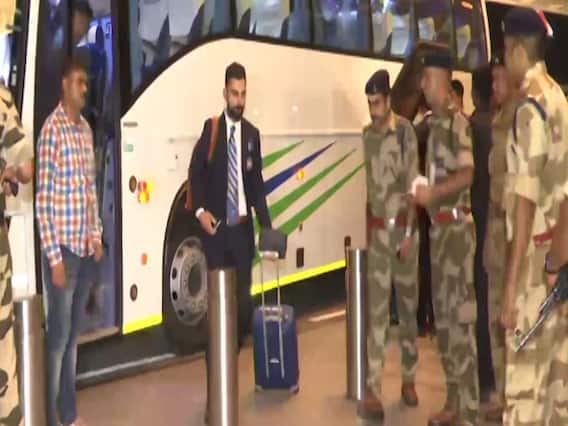 वर्ल्ड कप के लिए इंग्लैंड रवाना हुई टीम इंडिया, एयरपोर्ट पर उमड़े फैंस 