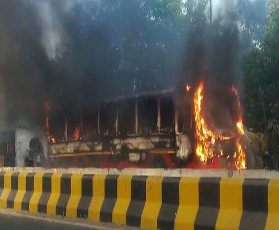 Nagpur Bus Fire | नागपूरमध्ये शहर बस वाहतुकीची बस जळून खाक | नागपूर | ABP Majha 
