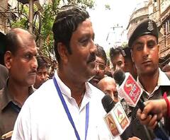 কলকাতা উত্তর লোকসভা কেন্দ্রের অন্তর্গত রবীন্দ্র সরণির বাঁশতলা মোড়ে বুথের কাছেই বোমাবাজি, মানুষ আতঙ্কিত নয়, বলছেন বিজেপি প্রার্থী রাহুল সিনহা