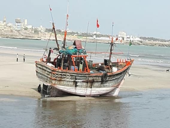 પાકિસ્તાન મરીન સિક્યુરિટીએ પોરબંદરની પાંચ બોટ સાથે 30 માછીમારોનું કર્યું અપહરણ, જુઓ વીડિયો