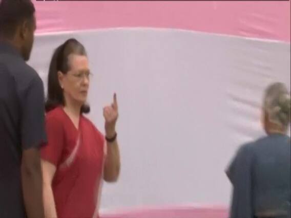 Sonia Gandhi casts her vote, shows her inked finger