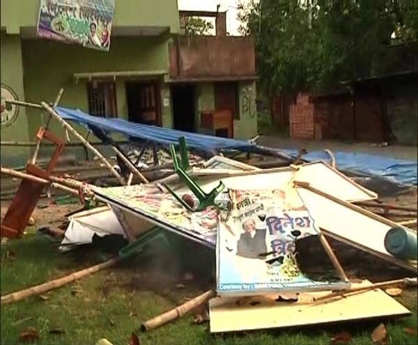 Lok Sabha Election 2019: Kaar Dokhole Delhi - TMC files complaint with EC over Bhatpara violence incident ভাটপাড়ায় ভোটে অশান্তি, মদনকে খুনের চক্রান্তের অভিযোগে কমিশনে তৃণমূল