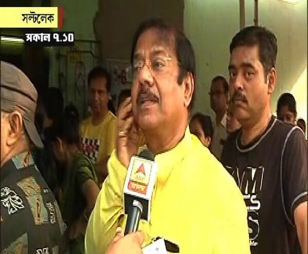 Lok Sabha Election 2019: Jotipriya Mallik cast his vote at Salt lake সল্টলেকে নিজের কেন্দ্রে ভোট দিলেন জ্যোতিপ্রিয় মল্লিক