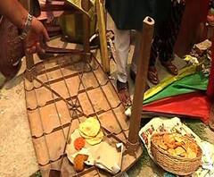 কামারহাটিতে তৃণমূলের ক্যাম্প অফিস ভেঙে দিল কেন্দ্রীয় বাহিনী, পুলিশকে ঘিরে বিক্ষোভ