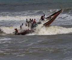 ঘূর্ণিঝড় ‘ফণী’: সতর্কতা জারি রাজ্যের উপকূলবর্তী এলাকায়, সমুদ্রে নামতে নিষেধ পর্যটকদের