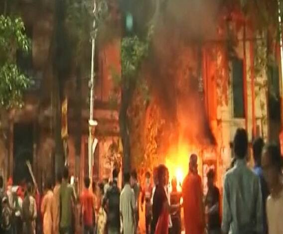 অমিত শাহর রোড শো ঘিরে রণক্ষেত্র কলেজ স্ট্রিট, বিদ্যাসাগর কলেজ চত্বর, বিদ্যাসাগরের মূর্তি ভাঙচুর, সব ঘটনা এক নজরে