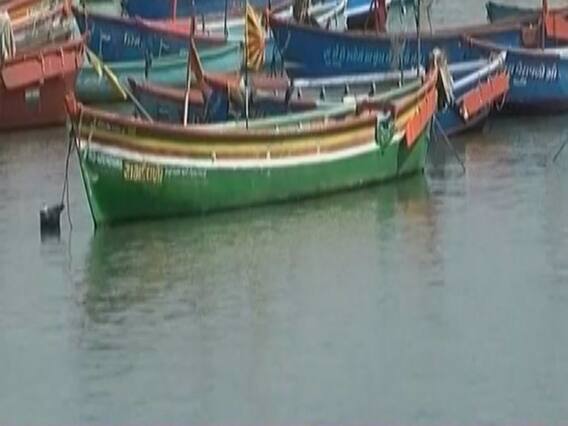 135 किमी की रफ्तार से गुजरता के समंदर में आ रहा है साइक्लोन 'वायु', प्रशासन हुआ एलर्ट