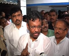 ভাটপাড়ায় শান্তি ফেরাবে বলে আশ্বাস দিয়েছে পুলিশ, সাতদিন পর ফের আসব, এলাকা পরিদর্শন ও সিপির সঙ্গে বৈঠকের পর বললেন ফিরহাদ হাকিম