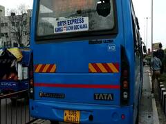 સુરતઃ BRTS બસે મહિલાને અડફેટે લેતો લોકો રોષે ભરાયા, કર્યો પથ્થરમારો, જુઓ વીડિયો