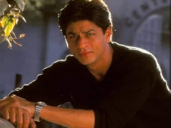 मनोरंजन फटाफट: नई फिल्म साइन ना करने की शाहरुख खान ने बताई वजह