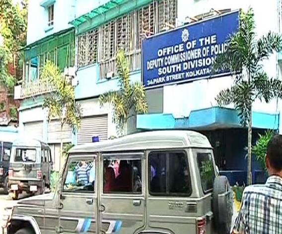 হাইকোর্টের নির্দেশে হাজিরা নথিভুক্ত করতে পার্ক স্ট্রিটে রাজীব কুমারের বাসভবনে সিবিআই