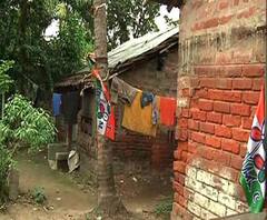 তৃণমূল-বিজেপি সংঘর্ষে রণক্ষেত্র বারাসাত, পুলিশকে লক্ষ্য করে ইটবৃষ্টি, পাল্টা লাঠিচার্জ-কাঁদানে গ্যাস