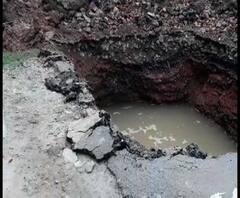 হুগলির চুঁচুড়ায় তোলা ফটকের কাছে রাস্তায় ধস, চন্দননগর থেকে চুঁচুড়াগামী যান চলাচল ব্যাহত