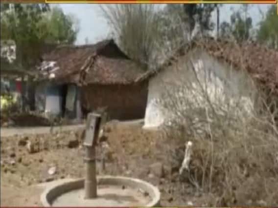 मध्य प्रदेश के मांडला गांव में पानी की किल्लत से नहीं हो रही युवकों की शादी, देखिए