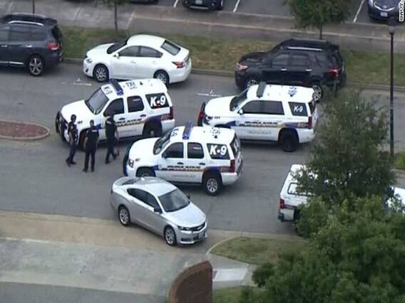 અમેરિકામાં સરકારી કર્મચારીએ જાહેરમાં કર્યું અંધાધૂંધ ફાયરિંગ, લોકો જીવ બચાવવા રસ્તા પર દોડ્યા, જુઓ વીડિયો