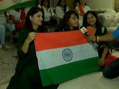 India Vs West Indies: सूरत में एक साथ मैच देखने के लिए जुटा महिलाओं का ग्रुप