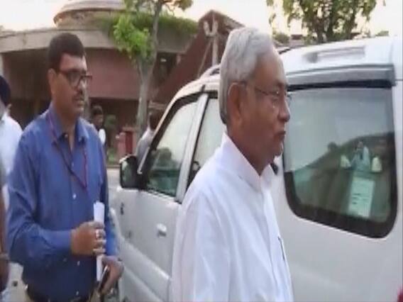 चमकी बुखार से सैकड़ों बच्चों की मौत से जुड़े सवालों पर चलते बने सीएम नीतीश कुमार, नहीं दिया कोई जवाब