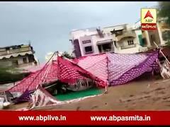 ગાંધીનગરમાં ભારે પવન સાથે વરસાદ પડતા પંડાલ ધરાશાયી, જુઓ વીડિયો