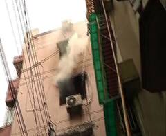 লেকটাউনের যমুনা অ্যাপার্টমেন্টে আগুন, ঘটনাস্থলে দমকলের ৫টি ইঞ্জিন