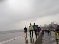 મુંબઇઃ મરીન ડ્રાઇવ પર વરસાદની મજા માણવા એકઠા થયા લોકો, જુઓ વીડિયો 