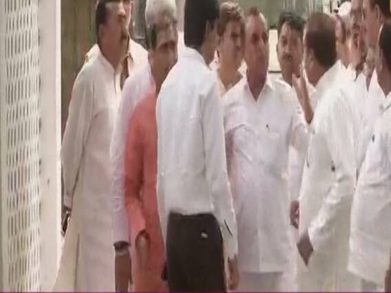 समीक्षा बैठक के बाद कांग्रेस के नेता आपस में भिड़े, देखिए इस पूरे मामले के अंदर की कहानी