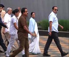 কিছু কিছু ওসি-এসআই ভাল কাজ করছেন না, খবর নিচ্ছি কারা গুন্ডামিকে মদত দিচ্ছে, কড়া পদক্ষেপ নেওয়া হবে, হুঁশিয়ারি মমতার