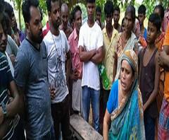 কাটমানি ফেরতের দাবিতে বুনিয়াদপুরে তৃণমূল কাউন্সিলরের বাড়ি ঘেরাও, চাপের মুখে কাটমানি নেওয়ার কথা স্বীকার তৃণমূল নেতার