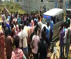 দুর্গাপুরের লাউদোহায় তৃণমূলের বিরুদ্ধে সিন্ডিকেট অফিস চালানোর অভিযোগ, তালা ঝুলিয়ে বিজেপির বিক্ষোভ