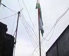 তারকেশ্বরের পঞ্চায়েতে জাতীয় পতাকা নামিয়ে বিজেপির পতাকা তোলার অভিযোগ, প্রতিবাদে জাতীয়তাবাদী নাগরিক মঞ্চের নামে মিছিল তৃণমূলের