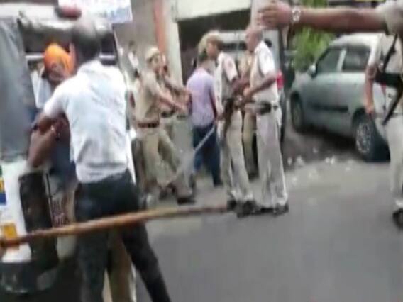 दिल्ली: मुखर्जी नगर थाने में सिख ड्राइवर से मारपीट मामले में बवाल बढ़ा । देखिए 100 सेकेंड में क्राइम की बड़ी खबरें